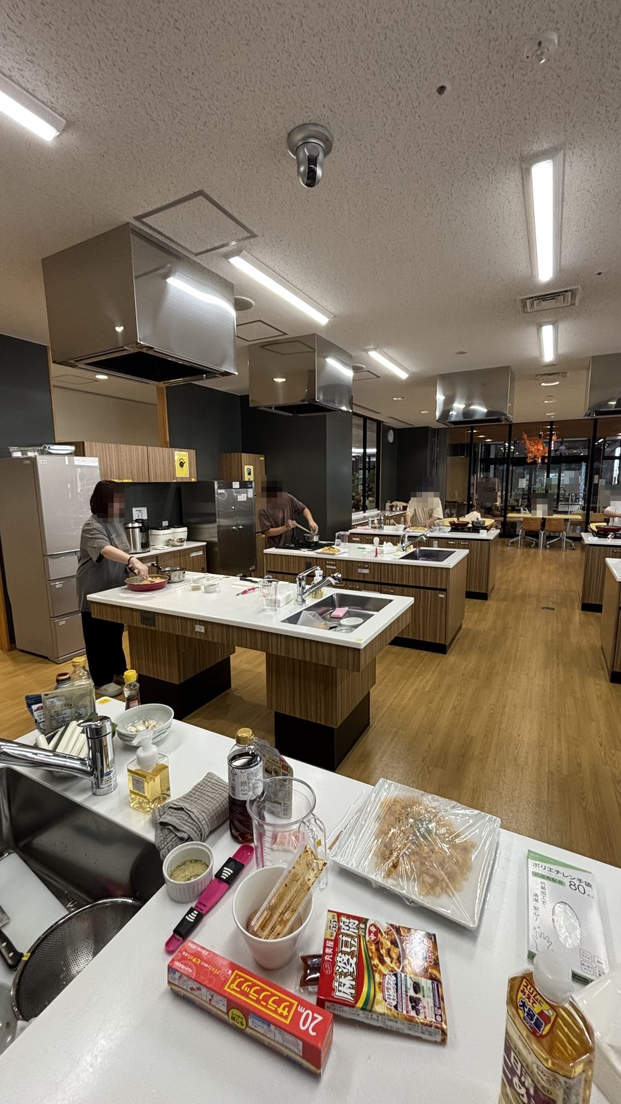 料理体験ブースの調理風景